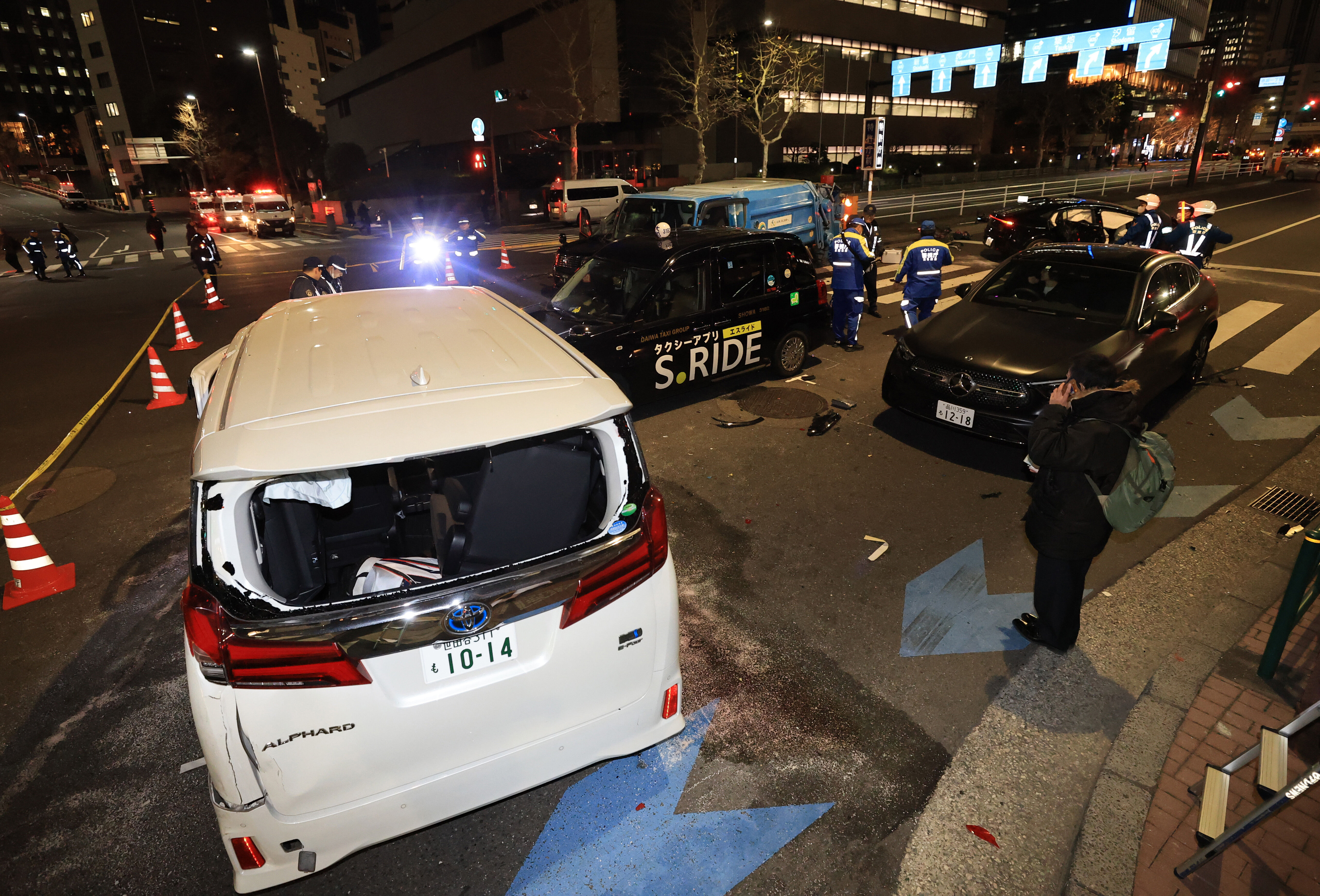 ▲▼日本東京都港區赤坂22日晚間發生6車連環追撞事故,肇事者為內閣府公務車駕駛。(圖/達志影像/美聯社)