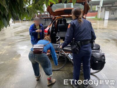 荷蘭女單車環島遭動物咬傷　台東警協調民眾載送花蓮就醫