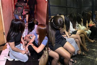 嫖客「褲子穿一半」！見大馬警突襲淫窟　想跳樓逃跑當場被抓