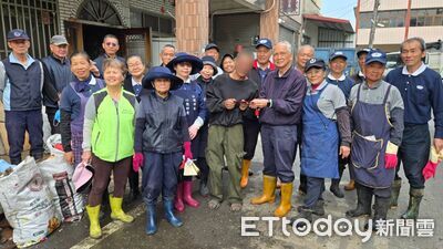 草屯鎮弱勢戶一家四口慘遭祝融　慈濟志工與清潔隊助清掃家園