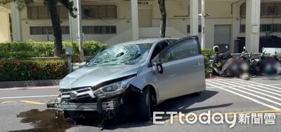 暴衝闖紅燈連撞29車!害騎士重摔引擎蓋慘死 79歲女駕駛下場曝