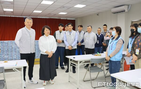 ▲▼  「市府發錢 市民花錢 嘉義市大賺錢」 嘉義市1月24、25日普發6,000元現金 長輩春節禮金振興地方經濟  。（圖／嘉義市政府提供）