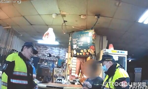 ▲逾期居留900多天的阿倫（化名）在撞球館消費，遇到警方盤查竟然想趁隙逃跑遭壓制上銬。（圖／記者陸運陞翻攝）