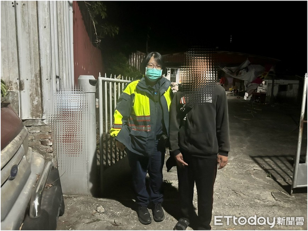 ▲內埔警方接力護送李姓國中生返家。（圖／記者陳崑福翻攝）