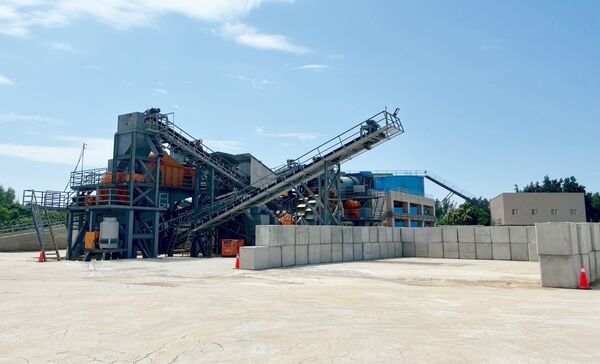 ▲桃園市議員黃敬平今天痛批元旦上路的土方新制亂象，導致全台公共工程嚴重卡關，圖為桃園市土方場。（圖／市府都發局提供）