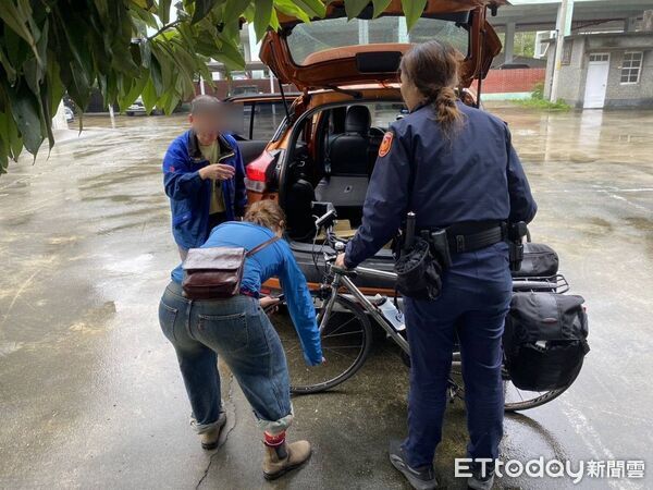 荷蘭女單車手台東環島遇傷求助 警民合力送醫