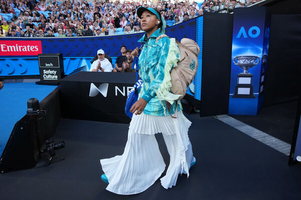 ▲▼大坂直美再度穿著那套引發全球熱議的「水母裝」登場，歷經整整2小時激戰，羅馬尼亞35歲老將塞斯蒂婭。（圖／達志影像／美聯社）