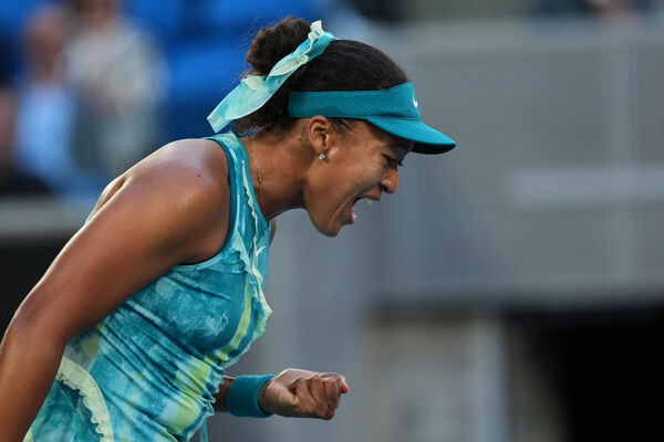 ▲▼大坂直美再度穿著那套引發全球熱議的「水母裝」登場，歷經整整2小時激戰，羅馬尼亞35歲老將塞斯蒂婭。（圖／達志影像／美聯社）