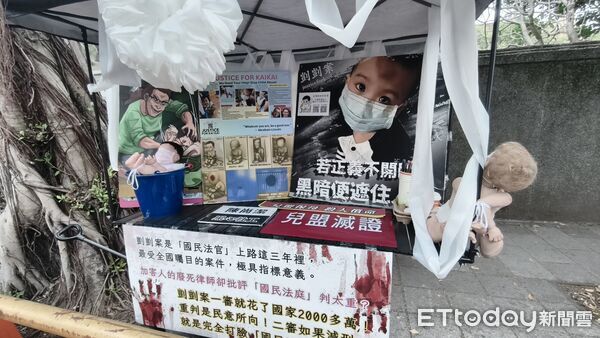 ▲▼兒童福利聯盟前社工陳尚潔被控在剴剴案涉犯過失傷害罪嫌，22日到台北地院開庭，場外數10位「剴剴戰士」怒轟重判。（圖／記者黃哲民攝）