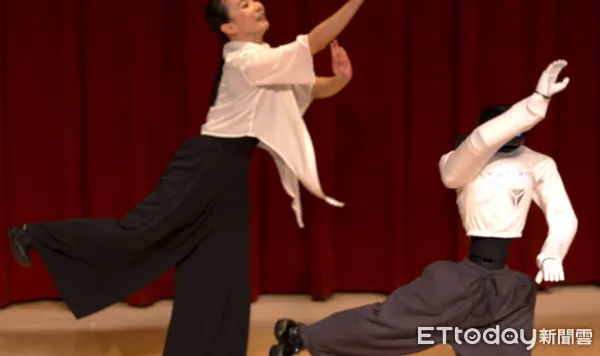 ▲上緯智聯「台智寶」人形機器人跨界登台。（圖／上緯投控提供，下同）