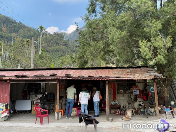 ▲一對枕頭一份陪伴、集結地方力量送暖，南投家扶扶幼委員會送暖行動，伴隨家庭走過寒冬。（圖／南投家扶中心提供）