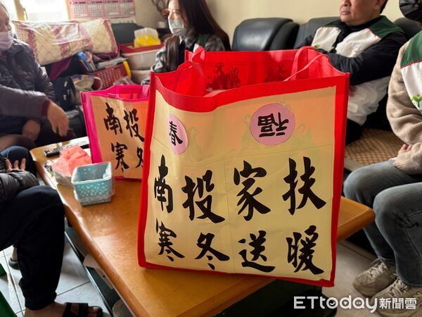 ▲一對枕頭一份陪伴、集結地方力量送暖，南投家扶扶幼委員會送暖行動，伴隨家庭走過寒冬。（圖／南投家扶中心提供）