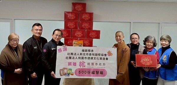 ▲桃園市德律文化策進會昭明講堂捐贈福慧箱