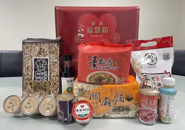 ▲桃園市德律文化策進會昭明講堂捐贈福慧箱