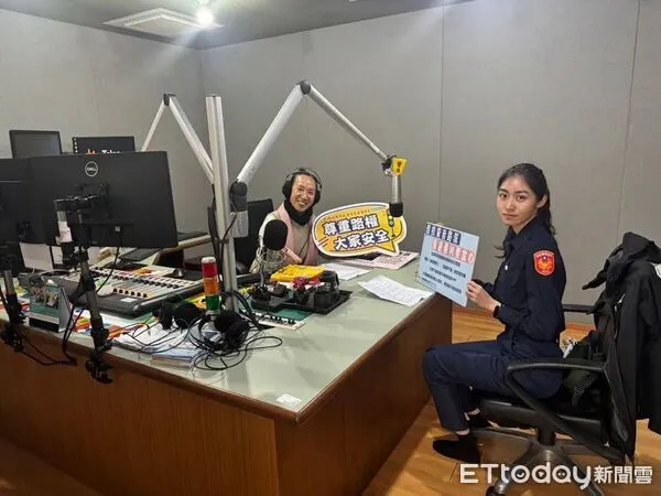 ▲南王派出所所長黃詩瑜受邀至警察廣播電台宣導防詐與交通安全。（圖／記者楊晨東翻攝）