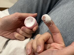 藥膏當果醬塗！他腋下慘烙「永久萎縮紋」後悔哭　醫列3警訊