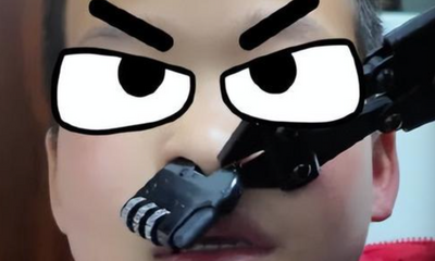 陸男童玩密碼鎖「卡鼻」變牛魔王　消防員忍笑救援「靈魂拷問」