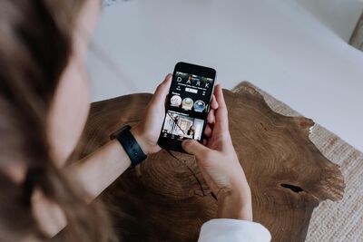 不用再自己做梗圖了！Google相簿推「我的表情包」　一鍵把照片變成表情圖