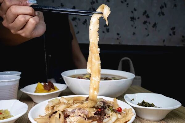 ▲▼老五刀削麵。（圖／部落客美熊很愛吃授權提供）