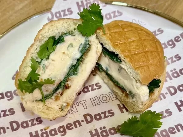 ▲▼哈根達斯推出隱藏版口味「烤花生冰淇淋香菜堡」。（圖／Threads kiwi_0518授權提供）