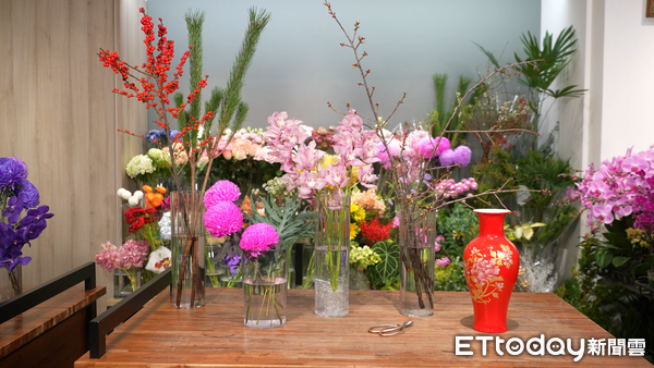 ▲▼過年居家花藝布置#1,蔓綠絨花卉,羅凱云。（圖／記者姜國輝攝）