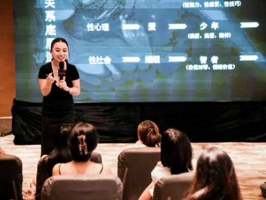 ▲▼黑白顛性商課程。（圖／翻攝自微博）