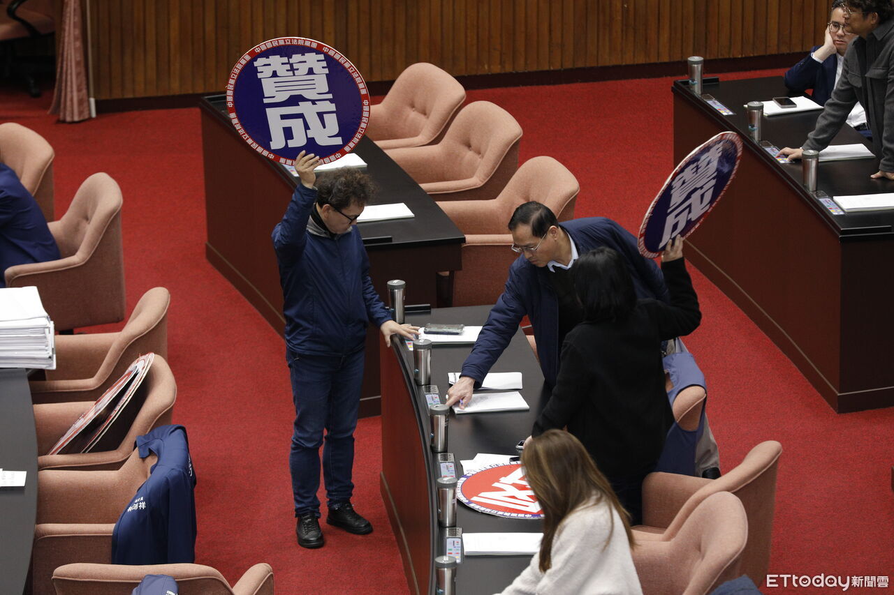 要求賴清德赴立法院國情報告1.25兆軍購 藍白挾人數優勢表決通過