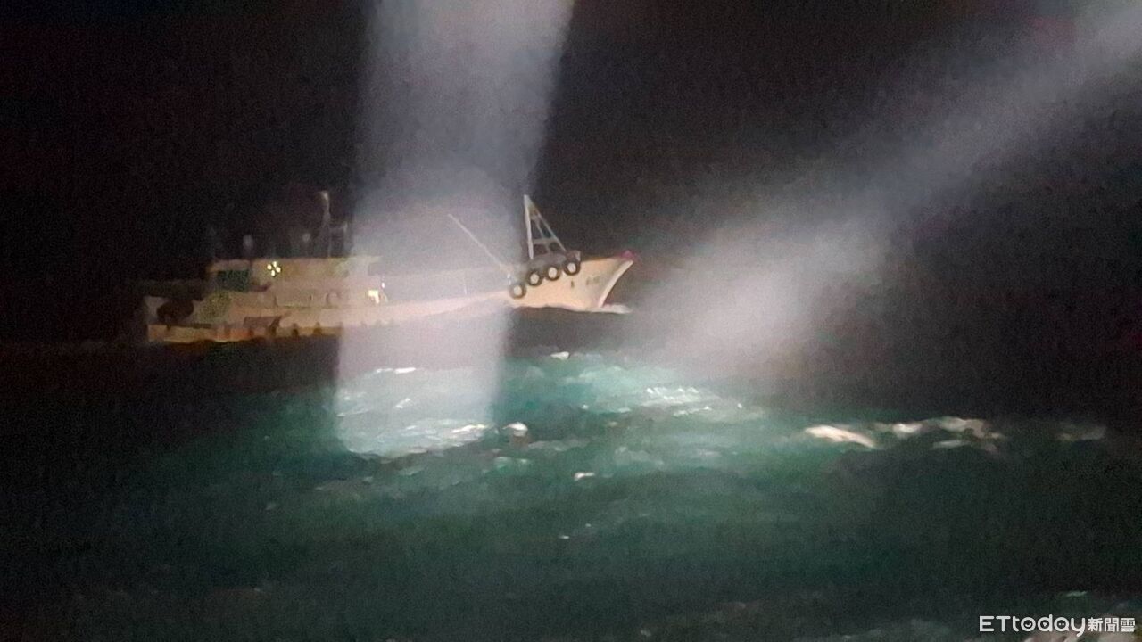 中國漁船越界「偷撈白金」!海巡署七美海域逮5艘 全數強制驅離