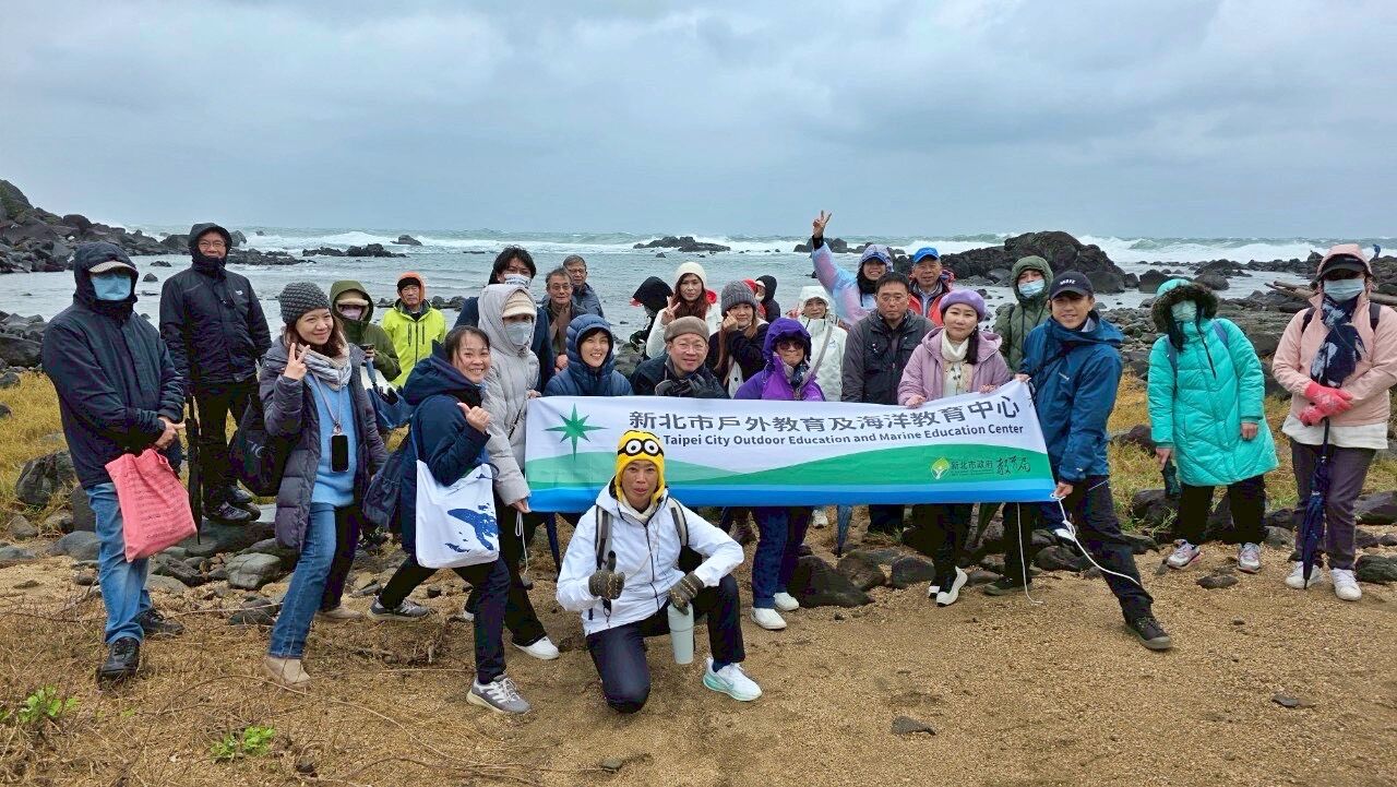 ▲新北教師前進北海岸 深度研習石滬文化。（圖／新北市大鵬國小提供）