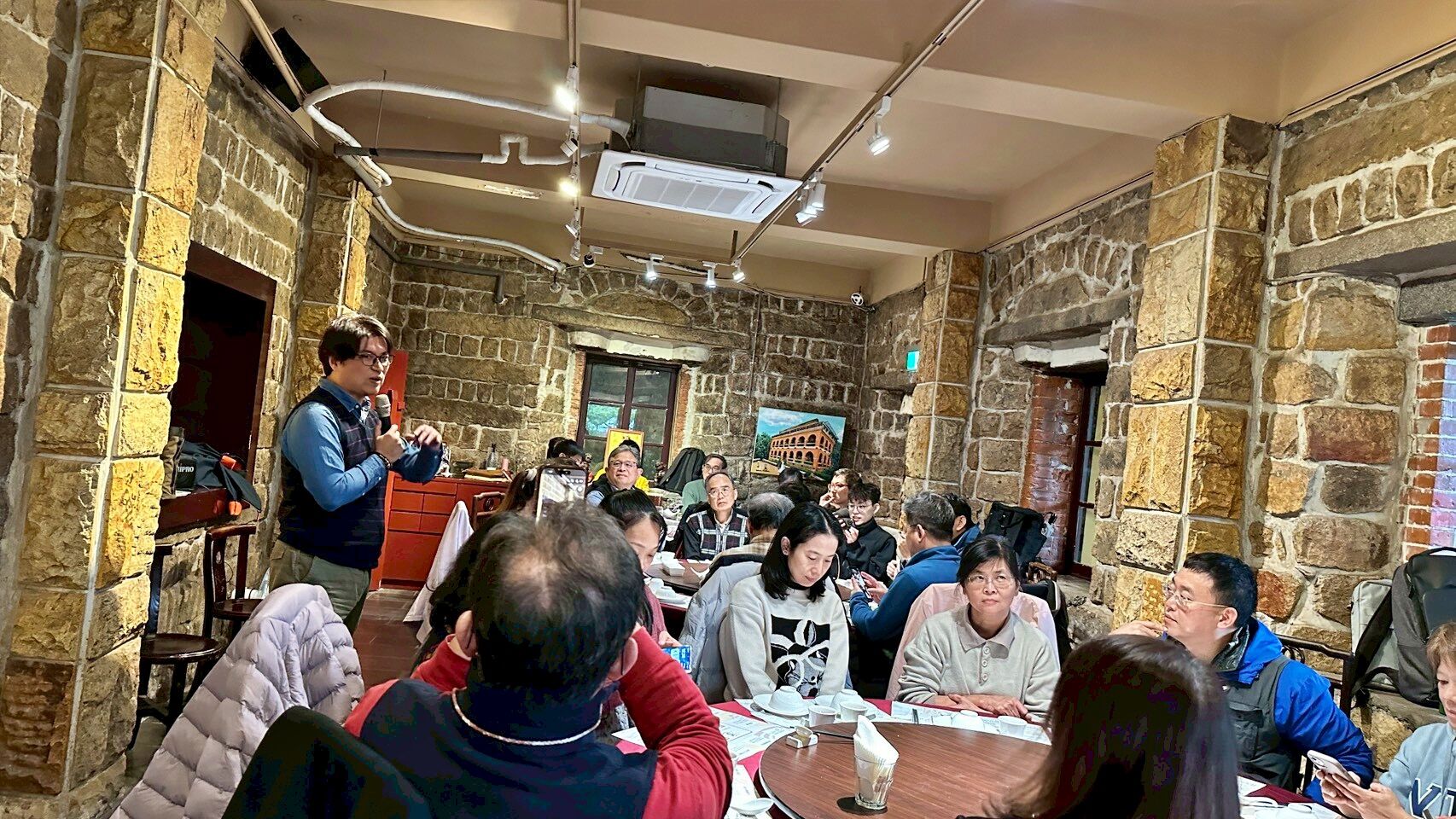 ▲新北教師前進北海岸 深度研習石滬文化。（圖／新北市大鵬國小提供）