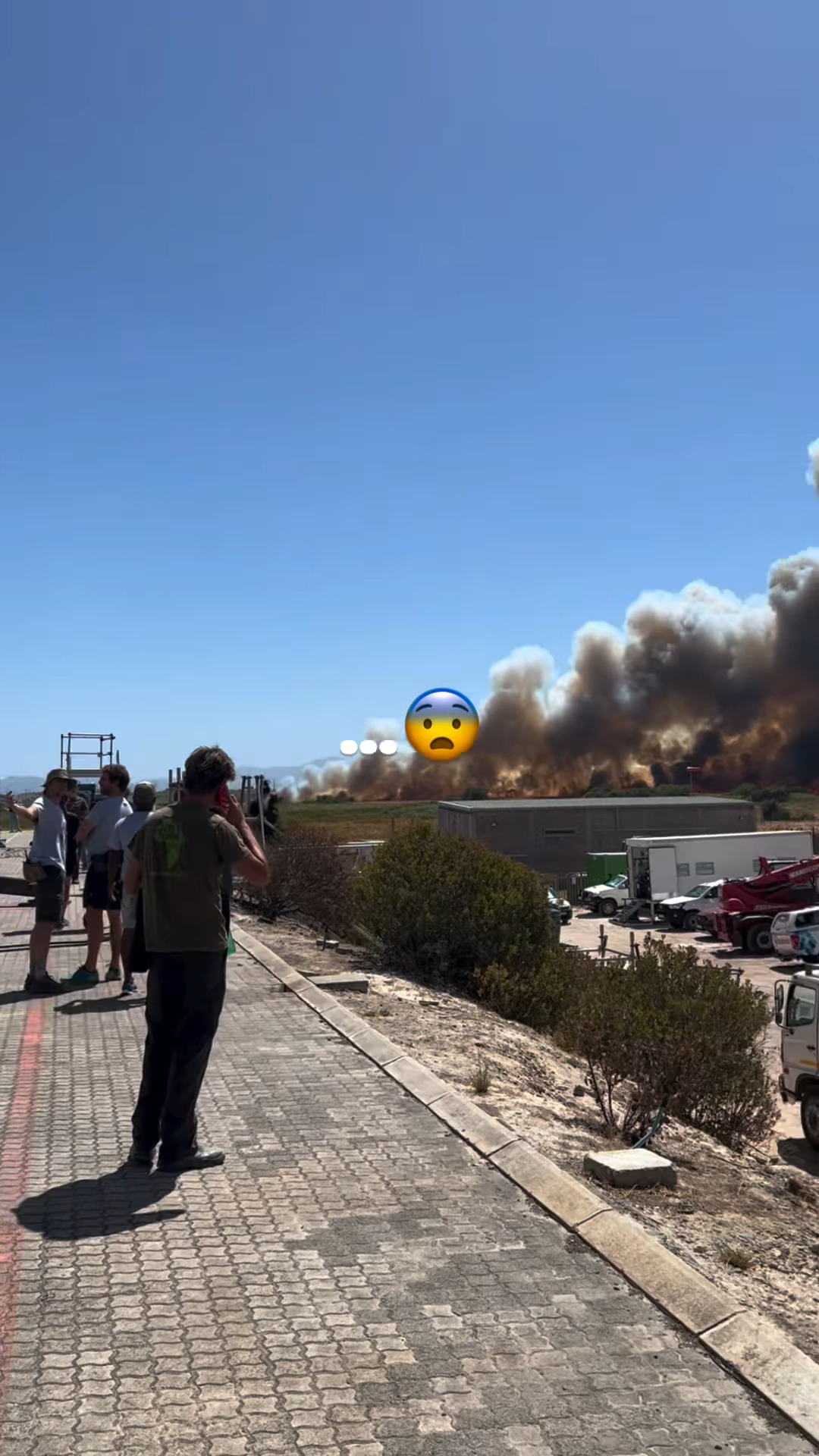 ▲▼《航海王》片場驚見大火！新田真劍佑限動令粉絲憂心。（圖／翻攝自IG）