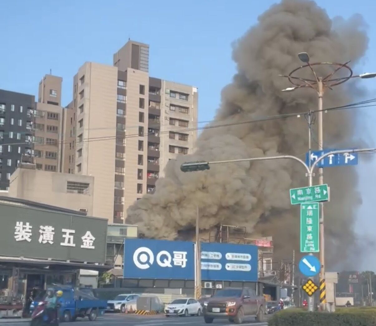 ▲▼高雄鐵皮屋火警。（圖／翻攝自記者爆料網）
