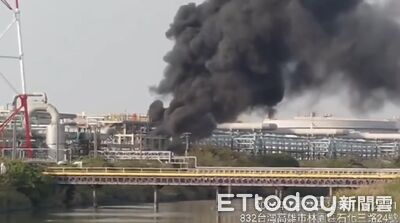 快訊／中油林園廠又出事！攔油迴廊火警黑煙狂竄　市府開罰