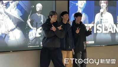 獨／FTISLAND零遮掩現台北地下街K區！拿手機興奮合照　粉絲哭：沒遇到