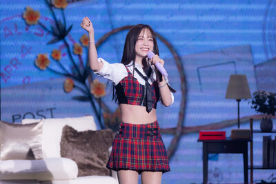 回憶殺！金世正穿浴袍登場　來台送上I.O.I組曲嗨翻粉絲