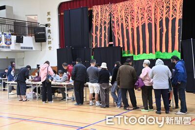 嘉義市發錢首日!民眾「全家出動」一早排隊 26萬人嗨領紅包