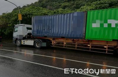 險遭輾過！宜蘭83歲婦過馬路遭超載聯結車撞倒　駕駛肇逃被逮