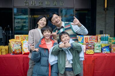 九孔誇口「搞定小孩」下秒崩潰！　光頭童星戴假髮「吃飯一直吃到」