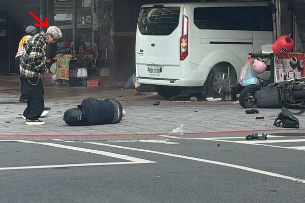 三立採訪車撞進彰銀！目擊者過馬路還原過程：騎士摔在我面前