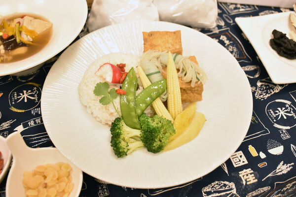 ▲春節大魚大肉，吃素更要小心血糖飆升。（圖／秀傳醫院提供）