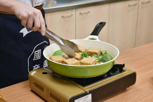 ▲春節大魚大肉，吃素更要小心血糖飆升。（圖／秀傳醫院提供）