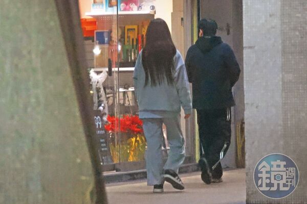 柳柳（左）與BMW男（右）離開她家後，兩人先一起前往便利商店購物。