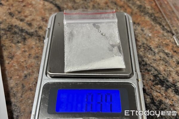 ▲▼南投草屯警方查獲小客車駕駛持有毒品海洛因。（圖／記者高堂堯翻攝）