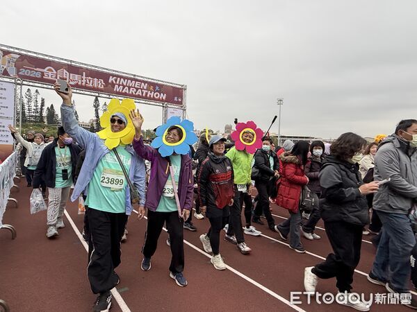 ▲▼2026金門馬拉松第一天休閒組賽事盛大開跑。(圖／記者鄭逢時攝)