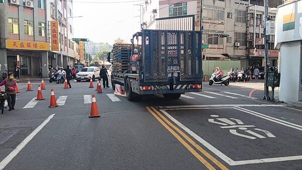 ▲彰化市鬧區發生大貨車撞死婦人。（圖／民眾提供）