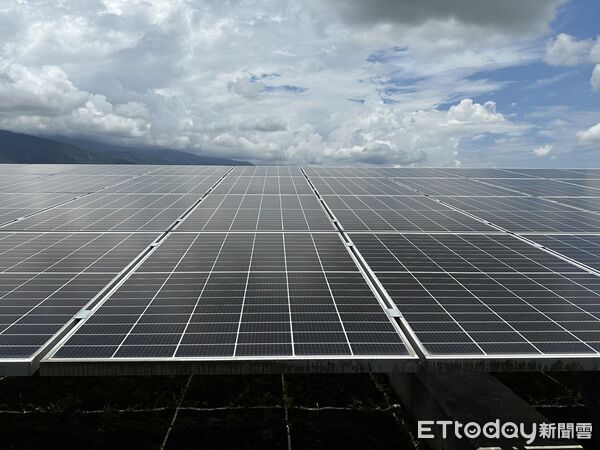 ▲針對頂層面積1,000平方公尺以下之私有建築物屋頂設置太陽光電發電設備者進行獎勵補助。（圖／記者王兆麟攝）