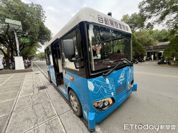 ▲▼屏科大車輛工程系助理教授陳斌勇帶領學生，投入自動駕駛實驗車近2年。（圖／記者許敏溶攝）