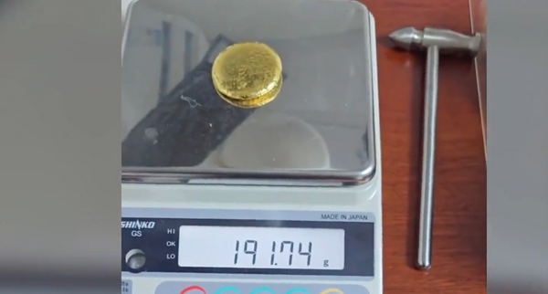 ▲▼  廣東男子用SIM卡煉出近200克黃金，價值21萬元人民幣           。（翻攝 客家煉金師-喬）