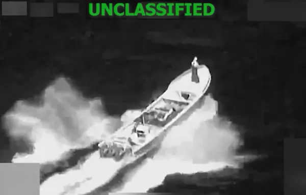 ▲▼美軍23日在東太平洋針對一艘疑似運毒船發動致命打擊。（圖／翻攝自X／@Southcom）