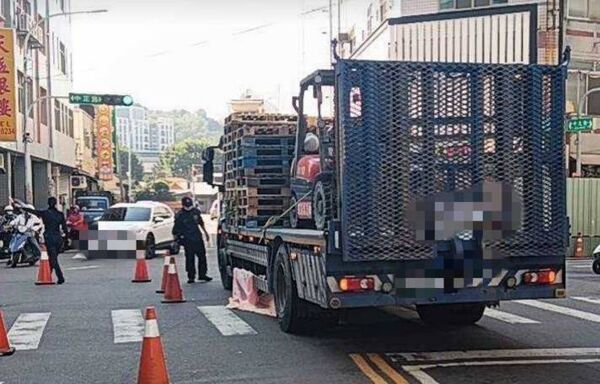 ▲彰化市中民街與中正路口發生死亡車禍。（圖／民眾提供）
